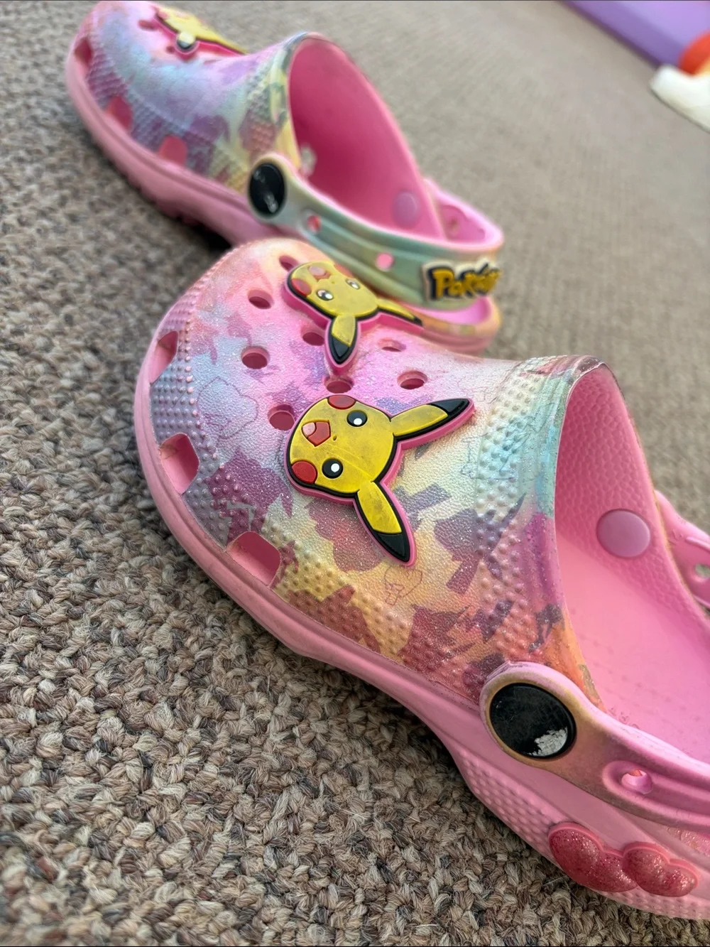 CROCS Kids Pink Yellow Pokémon Pikachu Clogs - Picture 12 of 12
